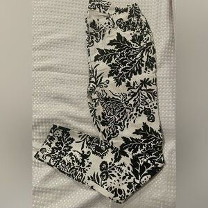 Roz & Ali Monochrome Floral pants Size 4 - Never Worn - Chic & Structure Fit
